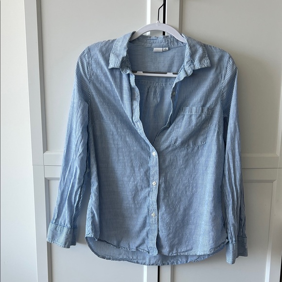 Gap Light Blue Striped Button-Up Shirt. Size small - Picture 1 of 4